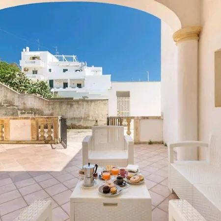 Marea Leuca - Entire Heritage Seafront Estate & Parking *