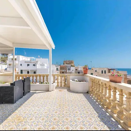 Marea Leuca - Entire Heritage Seafront Estate & Parking *