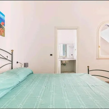 Retro Fronte Mare Apartment